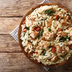 Makaron orzo (risi): co to jest, jak gotować i do czego użyć?