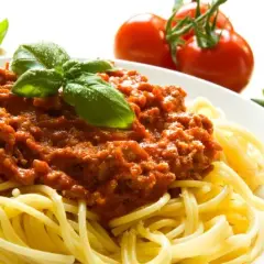 Spaghetti dla dzieci: Proste przepisy, triki na niejadka i BLW