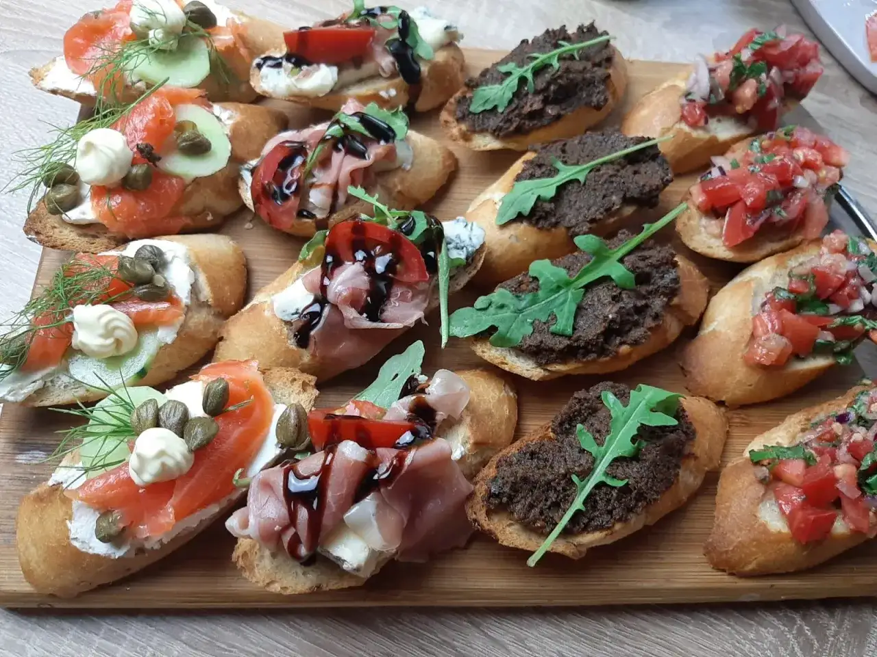 Tapas dla gości - co podać i jak przygotować zestaw?